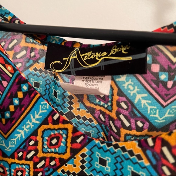 Medium Blouse - Picture 3 of 5